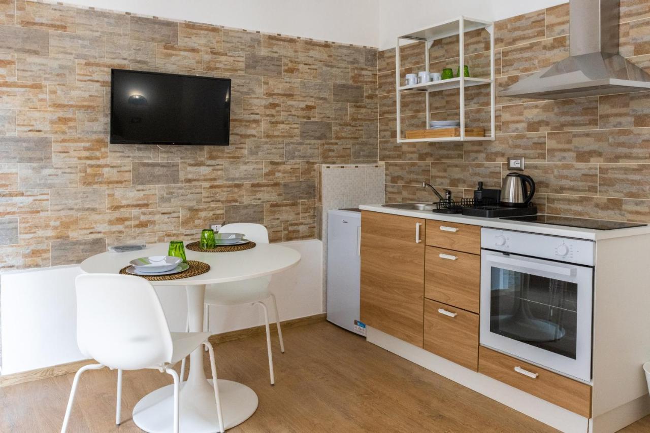 Lovely Rooms - Guest House Suites Triggiano Eksteriør bilde